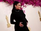 Vanessa Hudgens da el sorpresón y confirma embarazo en la alfombra roja de los Oscar