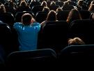 Un niño se queda dormido en el teatro y lo que hace su amigo enternece a TODOS al momento
