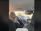 Lo que hace este taxista de Barcelona es insólito y la reacción de quienes ven la escena es unánime
