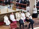 Lo que ocurre a la izquierda del Papa Francisco pasa desapercibido aquí pero en Italia asusta