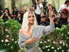 La respuesta a la desconcertante chaqueta 'con pelotillas' de Kim Kardashian en la Gala MET
