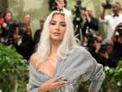 Kim Kardashian llega a la Gala Met con un corsé que corta la respiración y todos se hacen la misma pregunta