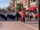 Va a Disneyland París y lo que se encuentra por sus calles dice mucho de la cultura española