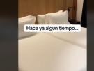 Una gobernanta da estas correcciones en la habitación de un hotel y las respuestas salta en tromba