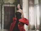 La historia de la capa de Balenciaga de Letizia en el retrato de Leibovitz y la conexión con Juan Carlos y Sofía