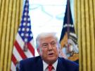 Trump firma un singular decreto y declara la guerra a las duchas que no le permiten "cuidar de su bonito pelo" como es debido