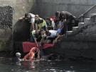 Al menos 7 mujeres muertas y un bebé desaparecido al volcar un cayuco en el puerto de El Hierro