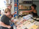 Del 'tú a tú' con los lectores a las dificultades para mantener los clientes el resto del año: así viven los libreros la Feria del Libro