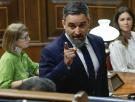 Una experta en comunicación no verbal le saca los colores a Abascal por lo que significa este gesto