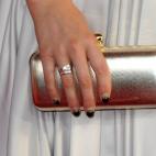 La actriz estadounidense Alexa Vega se pasea por la alfombra roja con esta manicura que difumina el negro.