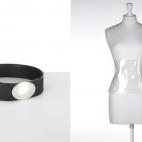 Dos cinturones, el de la izquierda de 365 euros y el transparente de 315, según el precio de venta en su web.