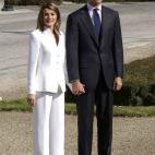 Letizia Ortiz es devota del traje blanco desde que deslumbró en su presentación pública como futura Princesa de Asturias.