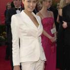 Angelina Jolie triunfó en los Oscar de 2001 con su esmoquin blanco.