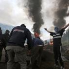Un grupo de mineros, en uno de los enfrentamientos con la Guardia Civil en Caborana, cerca de Oviedo (Asturias).