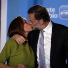 El 20 de noviembre, besando al nuevo presidente del Gobierno.
