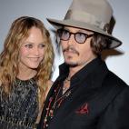 EL actor Johnny Depp y la cantante Vanessa Paradis en la fiesta de que celebró Canal+ TV durante el Festival de Cannes. 