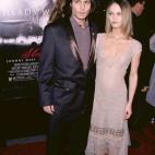 Johnny Depp y Vanessa Paradis en el estreno de Sleepy Hollow dirigida por Tim Burton. 