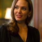 Angelina Jolie luce especialmente bien los estilos de diva clásica.