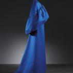 Vestido de noche en gazar de seda azul añil. 1965.