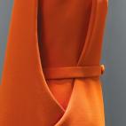 Vestido de día en crespón de lana naranja. 1968.