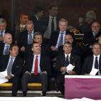 El presidente de la UEFA, Michel Platini, junto con el príncipe Felipe, el presidente de la RFEF, Ángel María Villar, el presidente del Gobierno de España, Mariano Rajoy y el primer ministro italiano, Mario Monti, entre otros. 