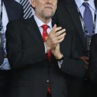 Rajoy aplaude durante el partido
