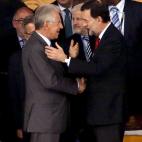 Monti y Rajoy se saludan amistosamente antes del encuentro