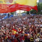 Miles de aficionados se agolpaban en las calles madrileñas para cantar los goles de su selección