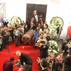 Cientos de seguidores dieron el último adiós a la cantante mexicana Chavela Vargas, en la Plaza Garibaldi, de la Ciudad de México, donde se le rindió homenaje póstumo a la intérprete que murió ayer a los 93 años de edad. (Agosto 7, 2012)