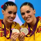 Las españolas posan con las medallas de plata.