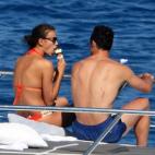 Irina y Cristiano Ronaldo, en compañía del hijo de éste, y otros amigos y familiares, están disfrutando del mar en sus vacaciones.