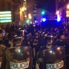 carlavs:minutos antes de la carga policial sin sentido. cientos de personas pacíficamente protestando.