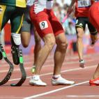 El atleta sudafricano Oscar Pistorius no consiguió el pase a la final masculina de relevos 4x400 de los Juegos Olímpicos de Londres 2012 y ni siquiera pudo correr debido a la caída de su compañero Ofentse Mogawane.