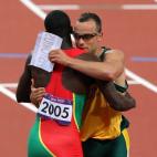 Oscar Pistorius ha sido uno de los atletas más aplaudidos en el Estadio Olímpico. Cumplió su sueño de estar en una final olímpica, en los relevos de 400, y participó en individual en los 400 metros. En este caso, no logró la marca que le ...
