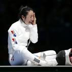 Sentada y callada en el suelo durante una hora. Fue la forma de protesta de la surcoreana Shin A Lam, que competía en la modalidad de espada individual femenina, tras perder las semifinales ante la alemana Britta Heidemann en un polémico punto...