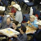 Varios delegados republicanos de Texas meriendan antes del comienzo de la Convención