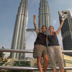 David y María visitaron las Torres Petronas, el 5º edificio más alto del mundo y símbolo de la ciudad de Kuala Lumpur, capital de Malasia. Era mayo de 2010