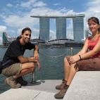 En verano de 2010 pasaron por Singapur, se fotografiaron junto al imponente Marina Bay casino de Adelson, el mismo que quiere construir Eurovegas en España.