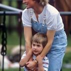 Con su madre, en 1987.
