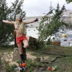 Una activista ucraniana del grupo feminista FEMEN protesta en el centro de Kiev (Ucrania), el 17 de agosto.