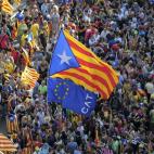 "Catalunya, nuevo estado de Europa". Con este lema ha partido la manifestación convocada por la Assemblea Nacional Catalana (ANC) por las calles del centro de Barcelona minutos antes de las 18:00 horas.