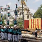 Los castellers de Vilafranca construyeron cuatro castillos simulando las cuatro barras de la bandera catalana, durante el acto institucional de la Diada