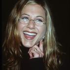 Aniston, en la presentación de 'Bésame, tonto' (1998), protagonizada por su compañero de rodaje en 'Friends', David Schwimmer