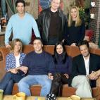 Junto a sus compañeros de reparto de la serie 'Friends' en una imagen promocional del 2001