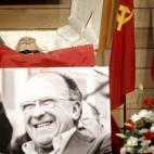 La capilla ardiente con los restos mortales del ex secretario general del PCE Santiago Carrillo,