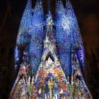La Sagrada Familia, iluminada