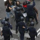 Los manifestantes y la policía