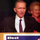 U.S. independent presidential candidate Ross Perot delivers his concession speech on November 3, 1992 after Democrat Bill Clinton won the presidential election. (Photo credit should read PAUL RICHARDS/AFP/Getty Images)