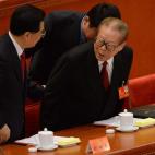 El presidente chino, Hu Jintao, al lado de su antecesor el expresidente Jiang Zemin