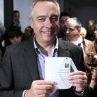 El candidato del PSC la presidencia a la Generalitat, Pere Navarro, ha votado en el Casal Cívic Vapor Passatge de Terrassa 